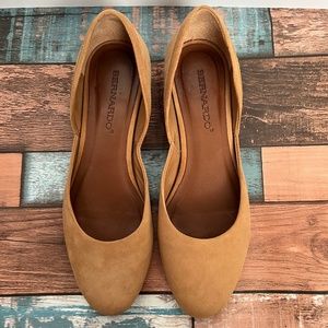 BERNARDO Nakita Hidden Wedge Flats Suede Camel Round Toe Ballet Size 5